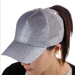 Sparkling silver high ponytail hat